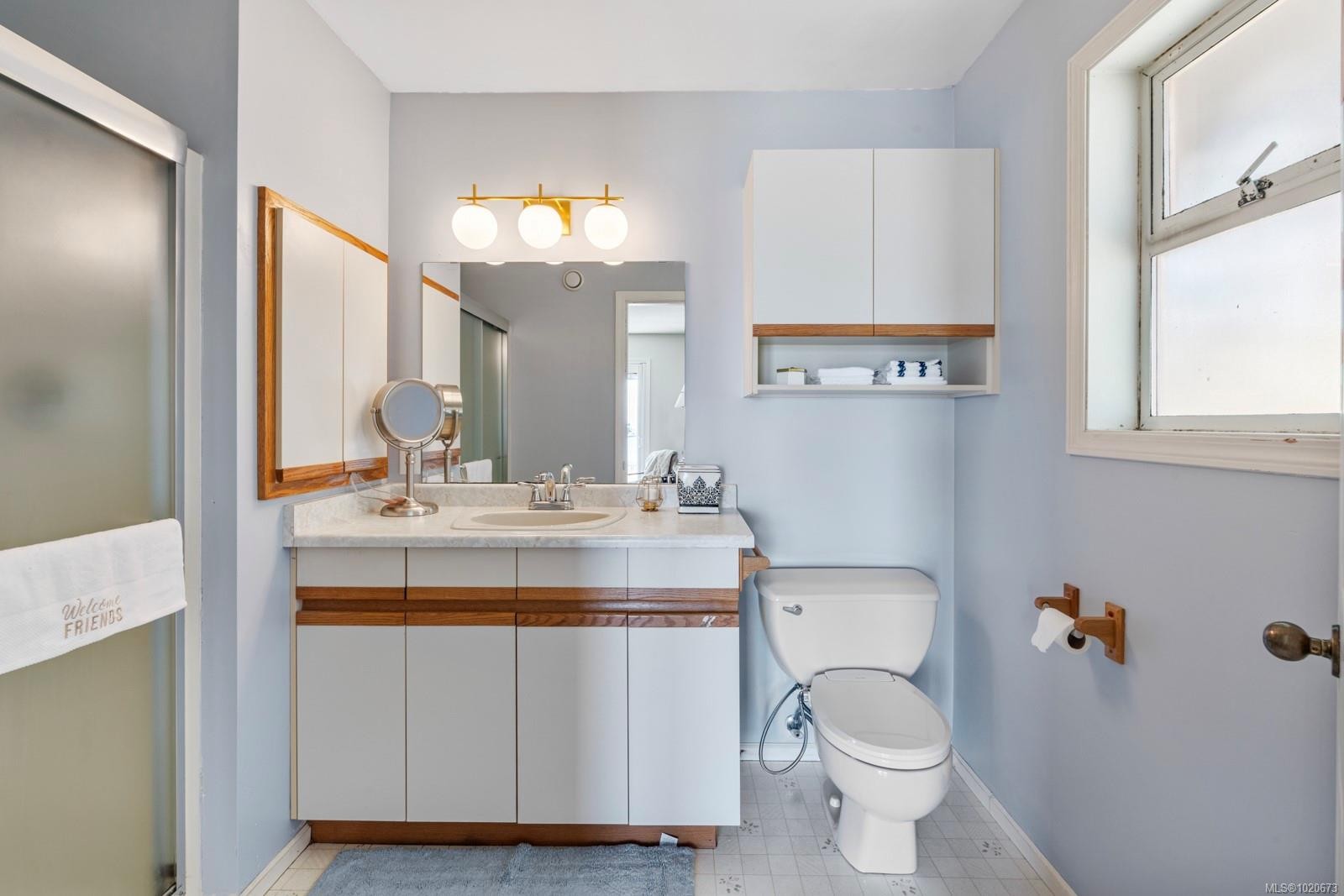 3905B Cadboro Bay Rd, Saanich, BC