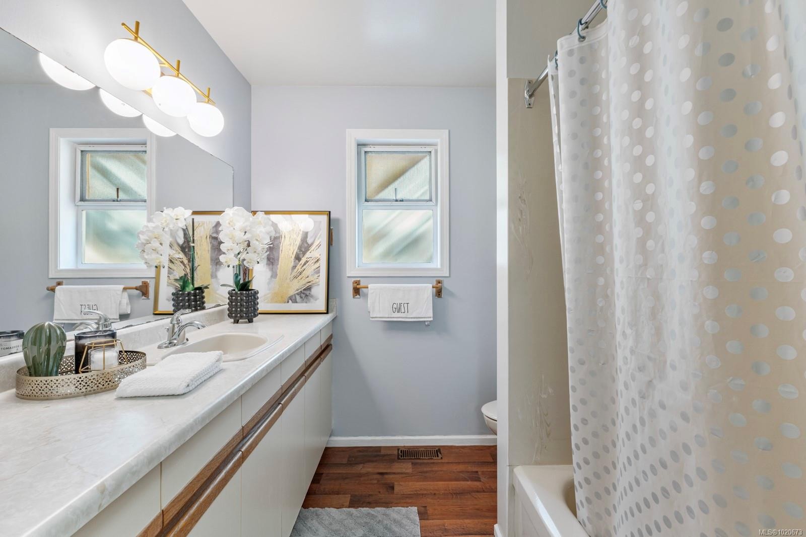 3905B Cadboro Bay Rd, Saanich, BC