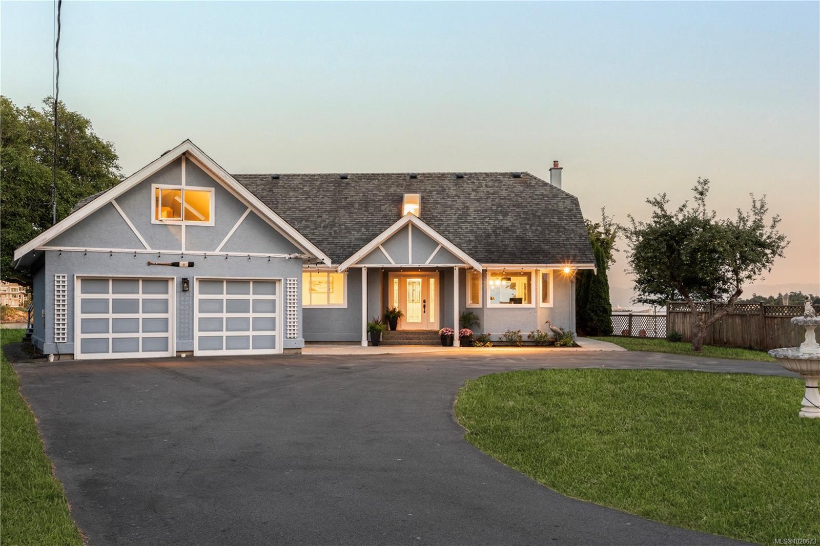 3905B Cadboro Bay Rd, Saanich, BC