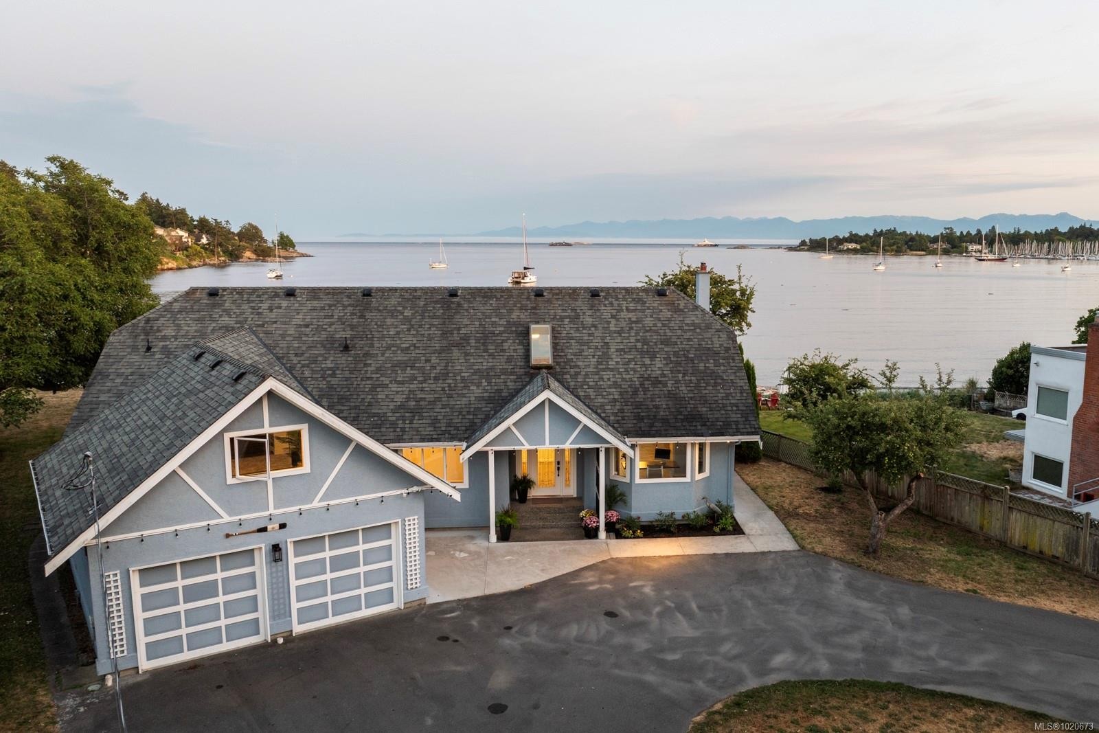 3905B Cadboro Bay Rd, Saanich, BC