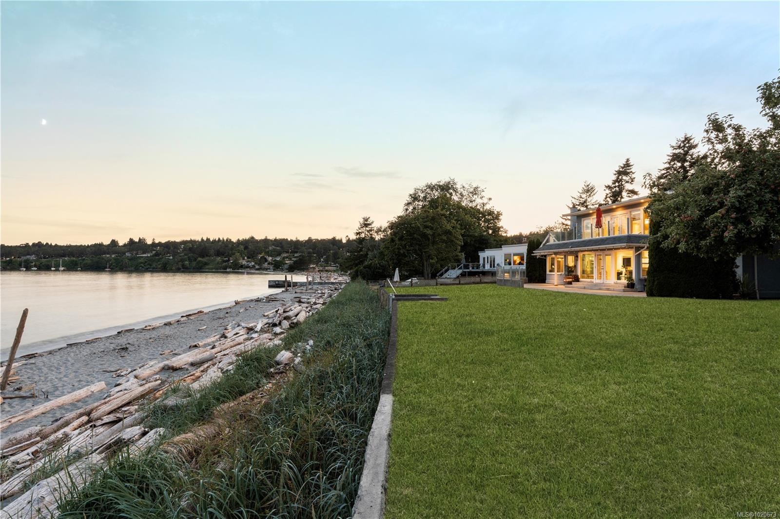 3905B Cadboro Bay Rd, Saanich, BC