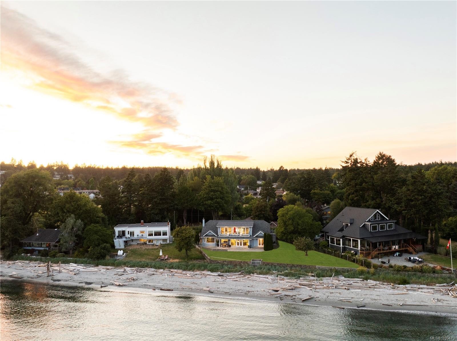 3905B Cadboro Bay Rd, Saanich, BC