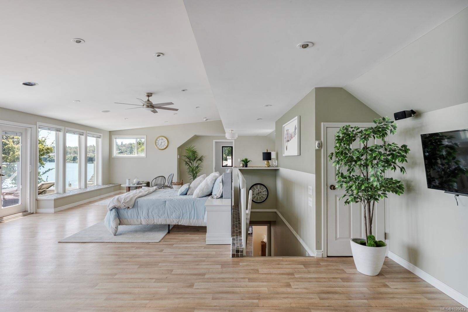 3905B Cadboro Bay Rd, Saanich, BC