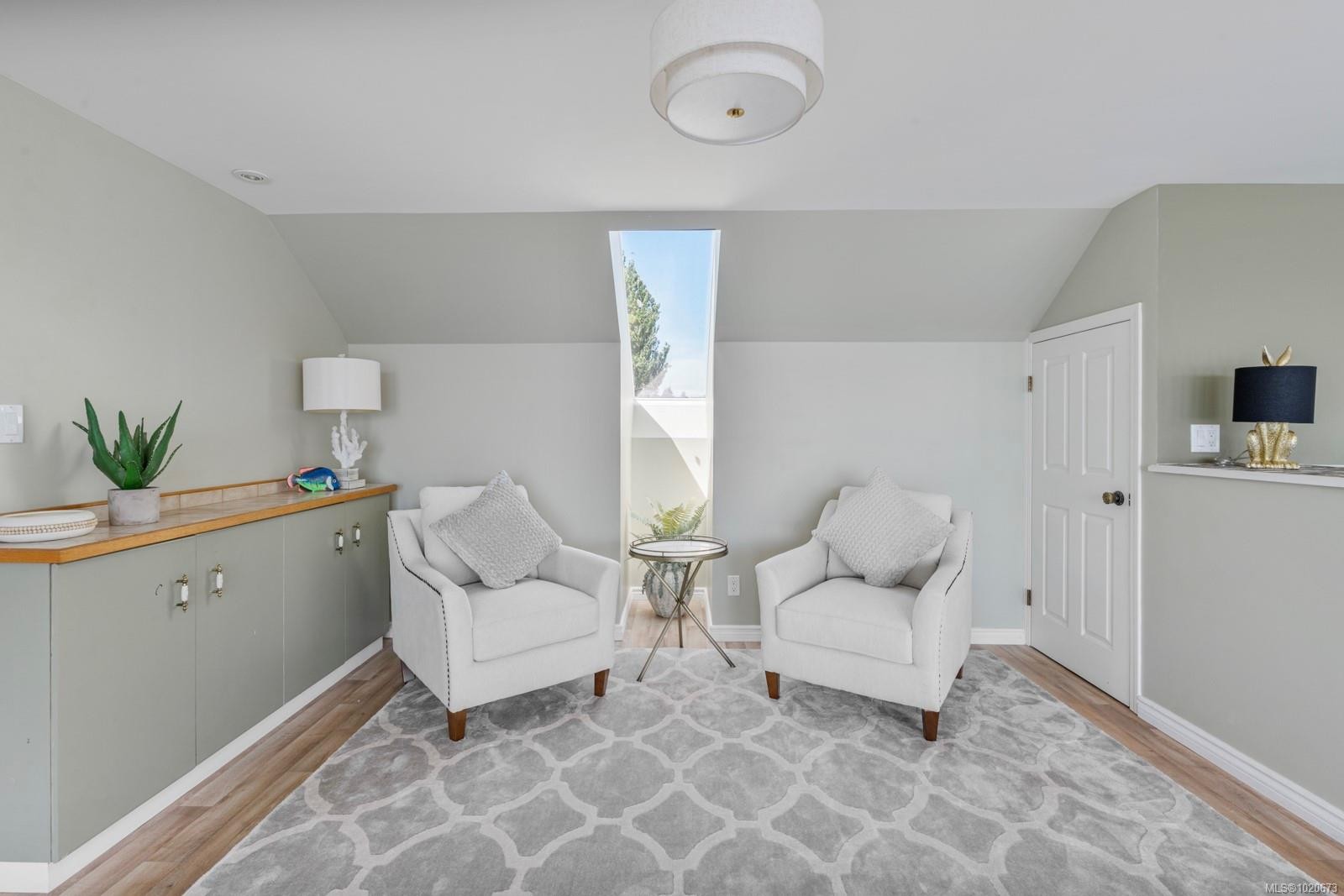 3905B Cadboro Bay Rd, Saanich, BC