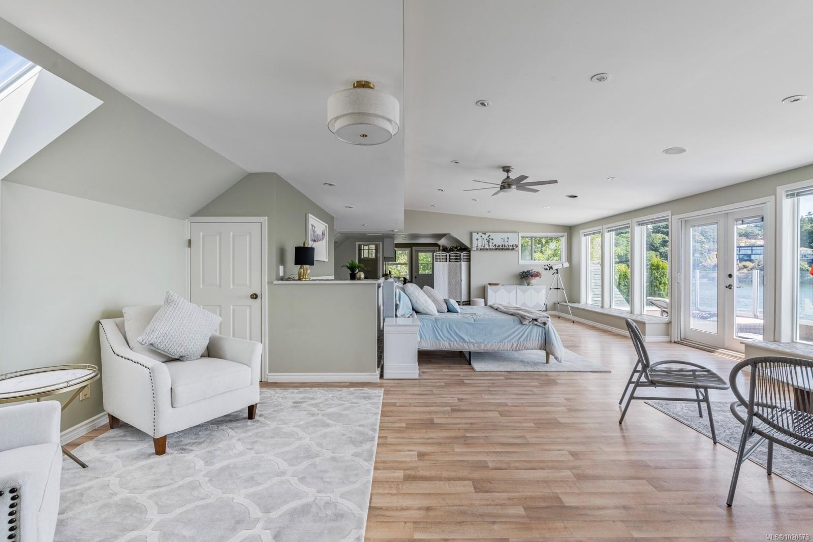 3905B Cadboro Bay Rd, Saanich, BC