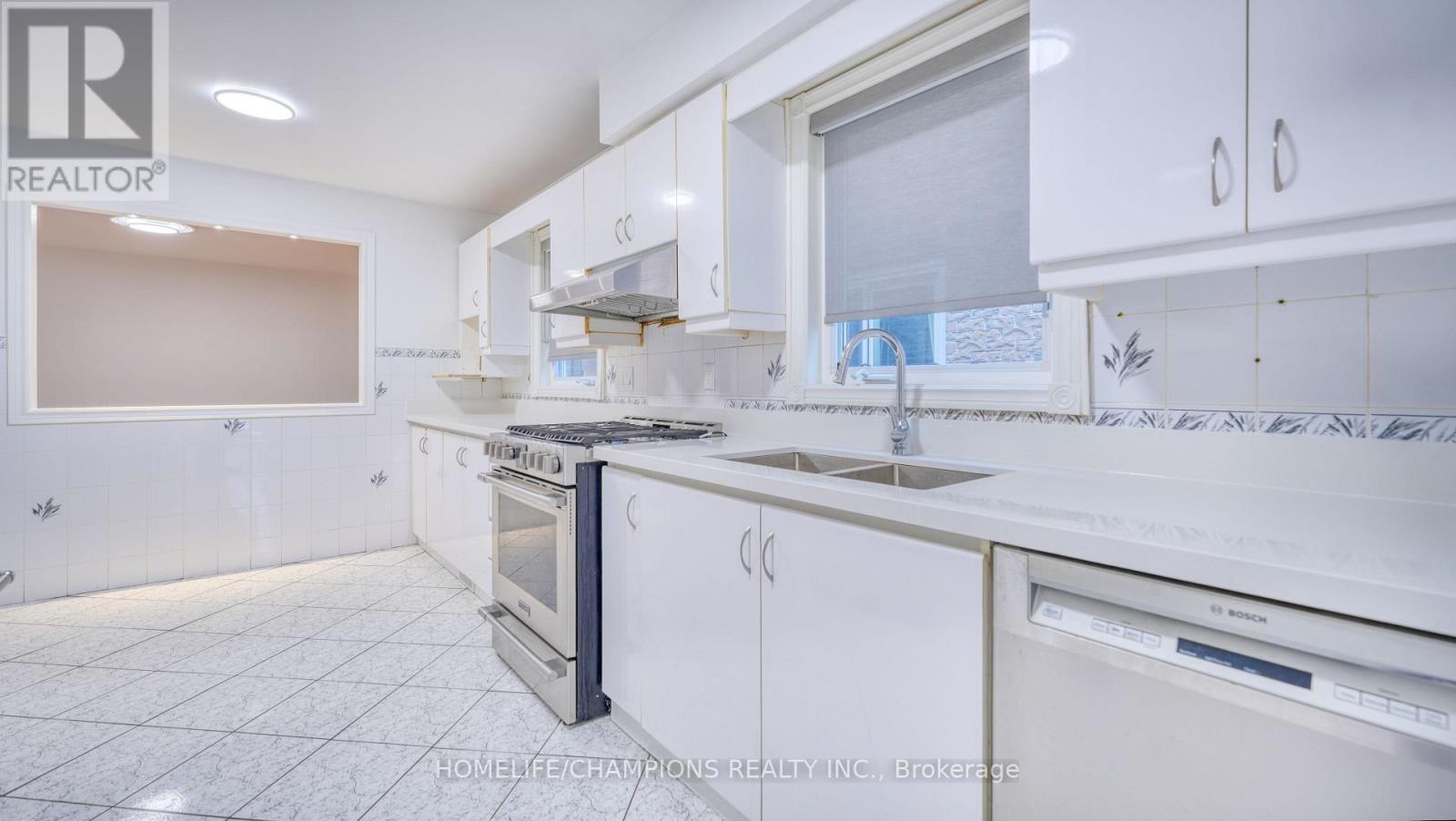 9 Seagrave Crescent, Toronto, ON - Indoor Photo Showing Kitchen With Double Sink