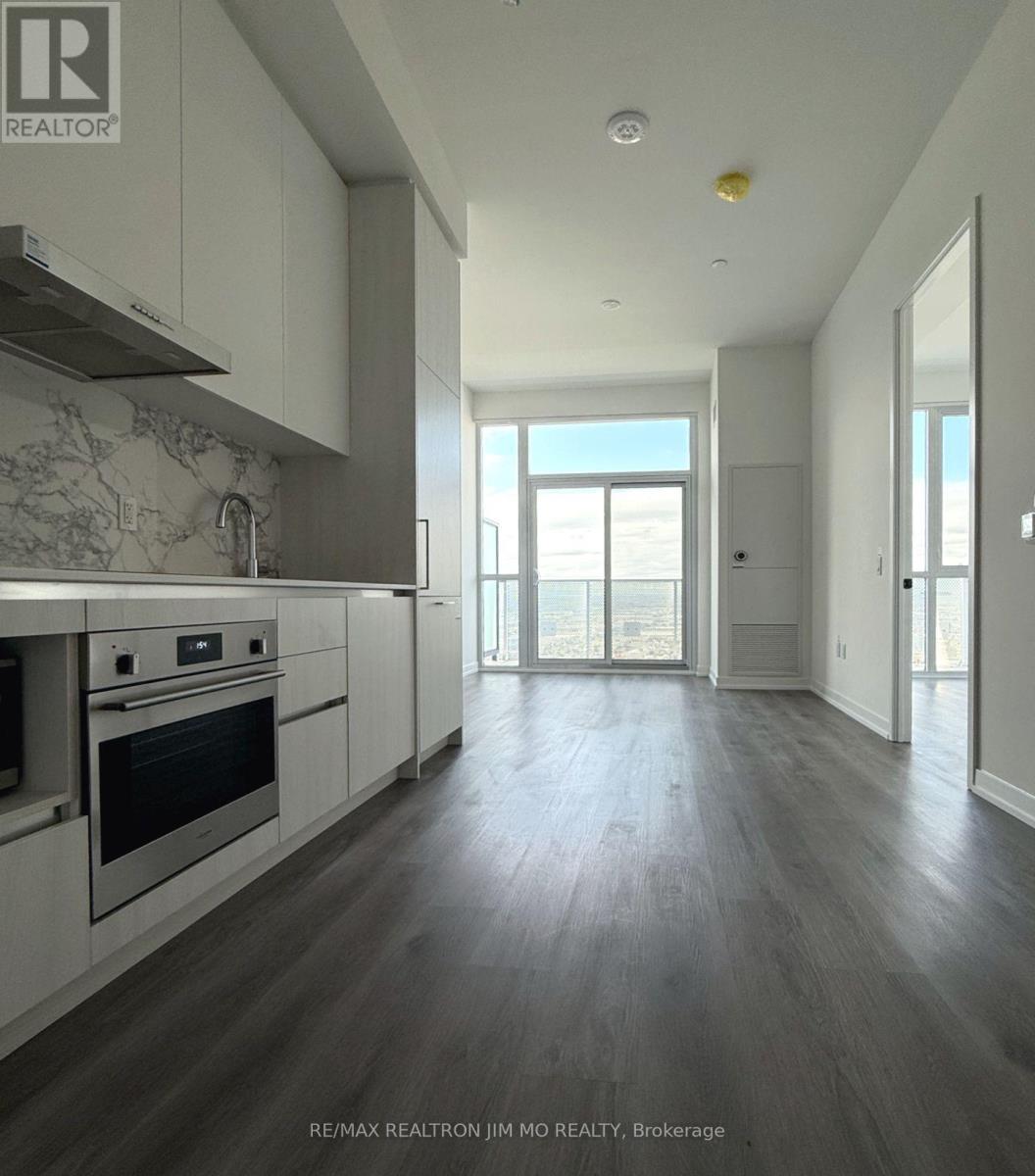 2905 - 8 Interchange Way, Vaughan, ON - Indoor Photo Showing Kitchen