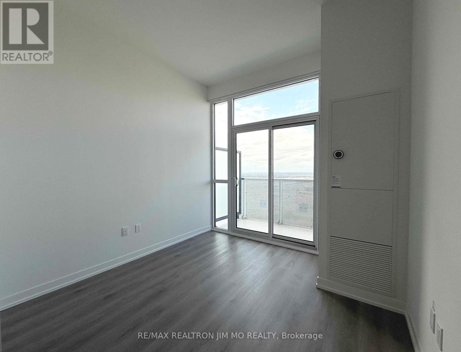 2905 - 8 Interchange Way, Vaughan, ON - Indoor Photo Showing Other Room