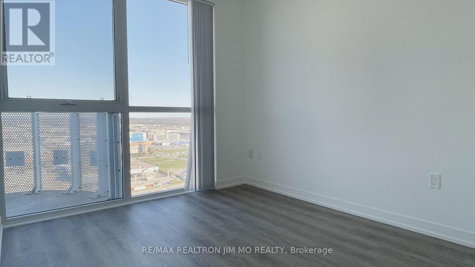 2905 - 8 Interchange Way, Vaughan, ON - Indoor Photo Showing Other Room