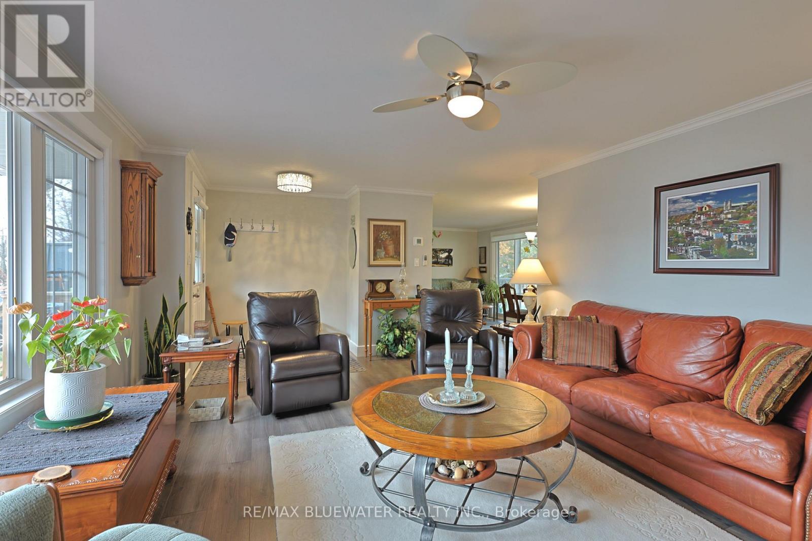 93 Shannon Boulevard, South Huron (Stephen), ON - Indoor Photo Showing Living Room