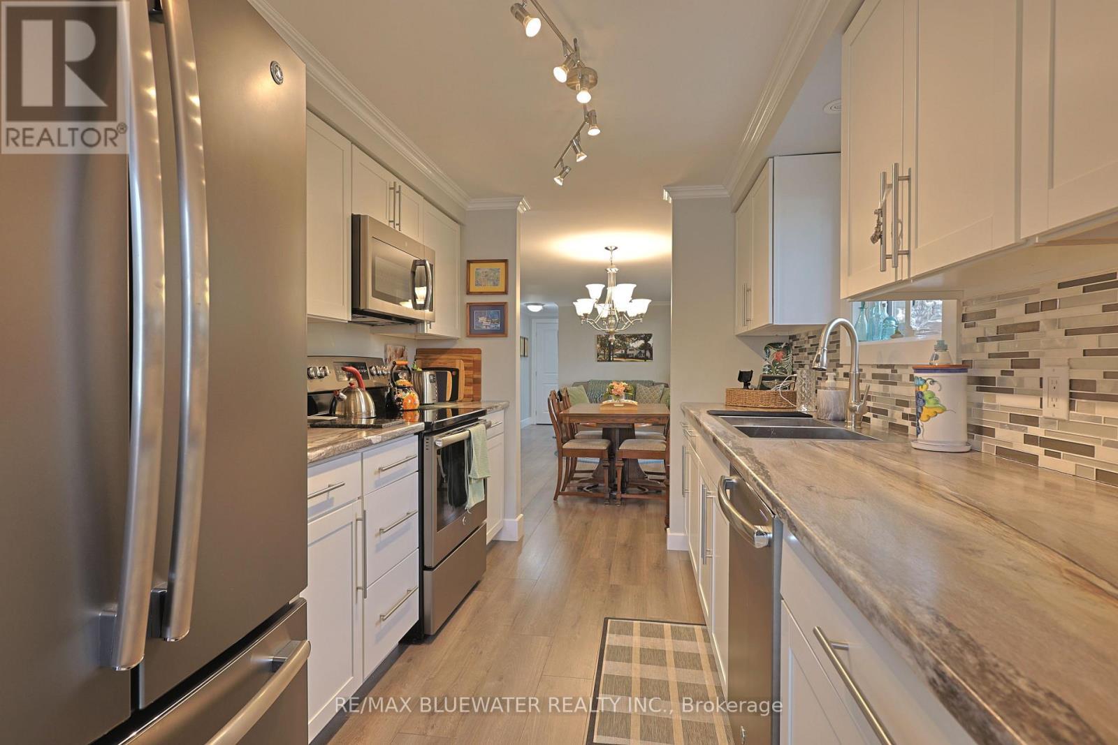 93 Shannon Boulevard, South Huron (Stephen), ON - Indoor Photo Showing Kitchen With Double Sink With Upgraded Kitchen