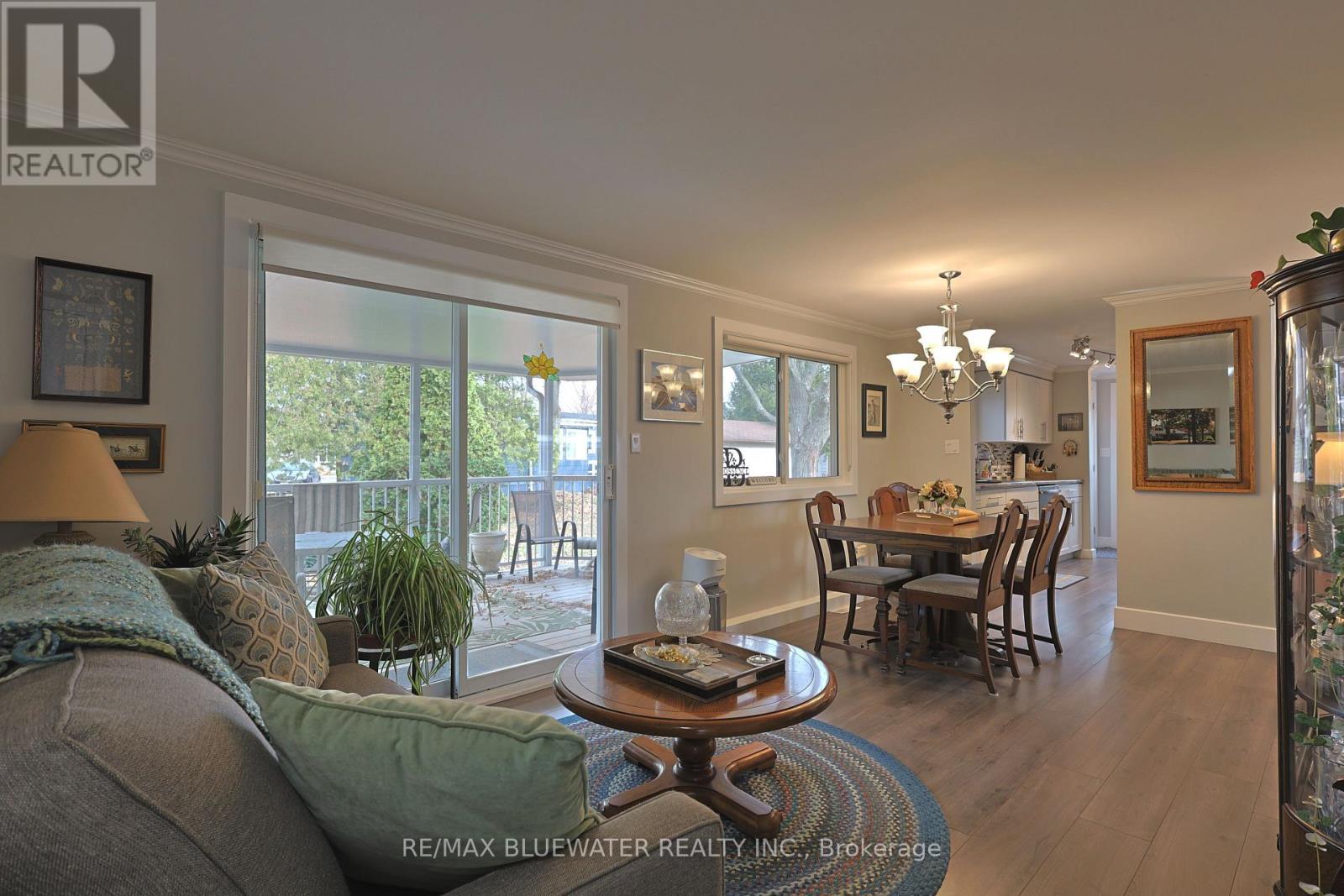 93 Shannon Boulevard, South Huron (Stephen), ON - Indoor Photo Showing Living Room