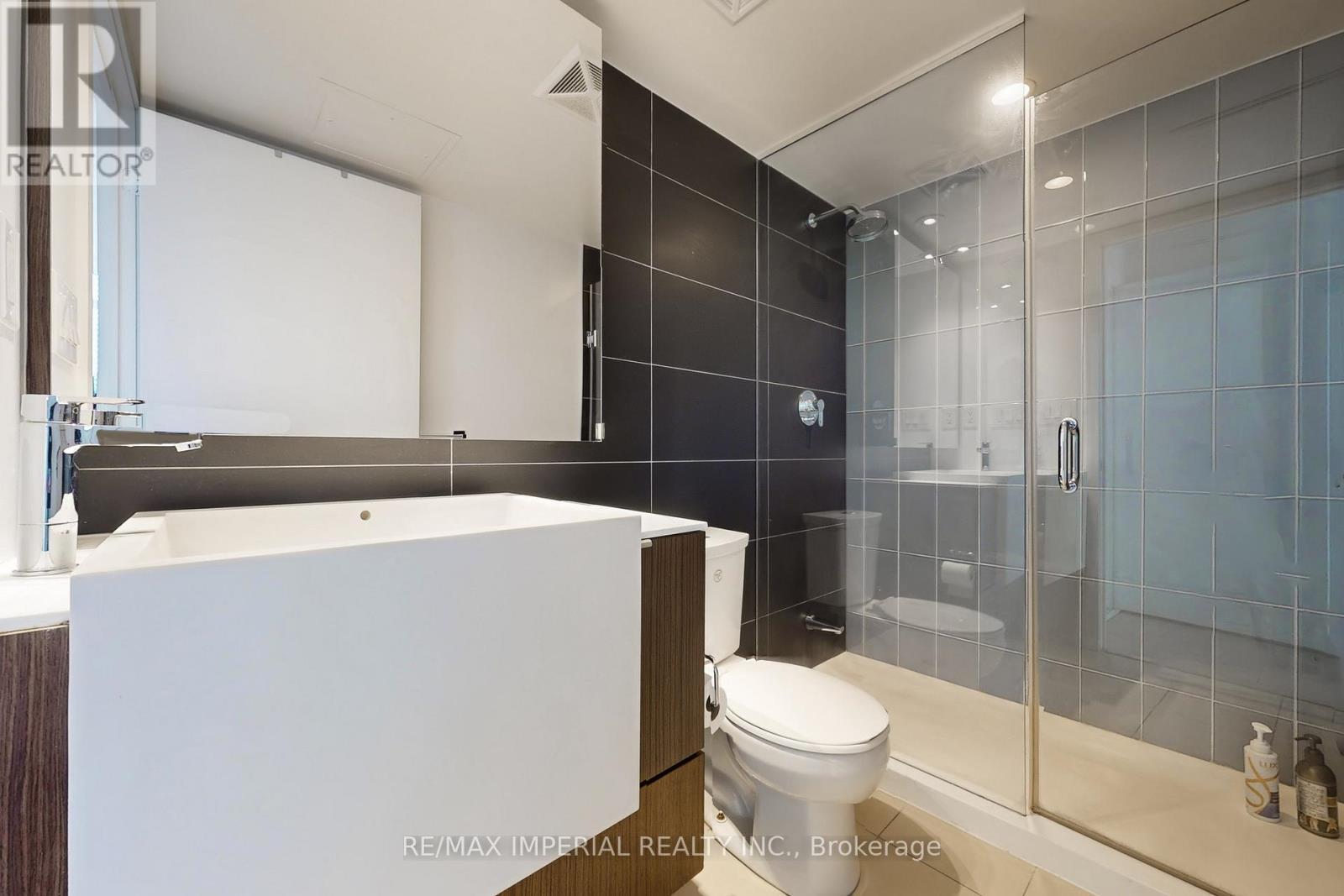 2306 - 21 Iceboat Terrace, Toronto, ON - Indoor Photo Showing Bathroom