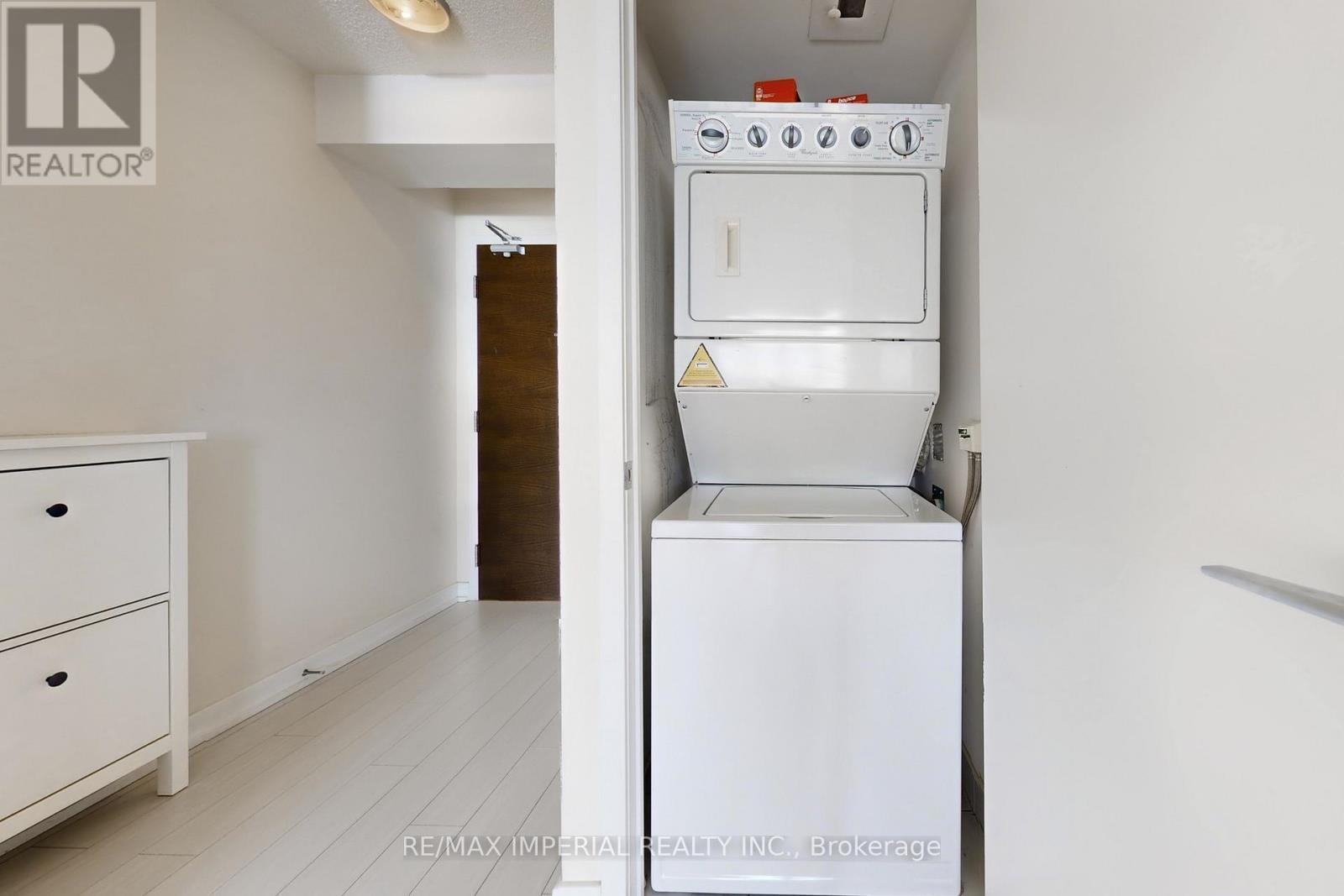 2306 - 21 Iceboat Terrace, Toronto, ON - Indoor Photo Showing Laundry Room