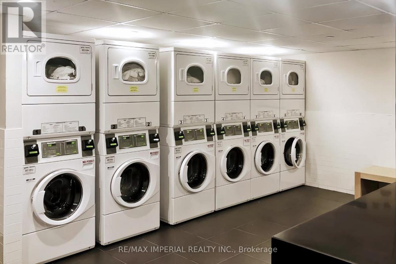 2306 - 21 Iceboat Terrace, Toronto, ON - Indoor Photo Showing Laundry Room