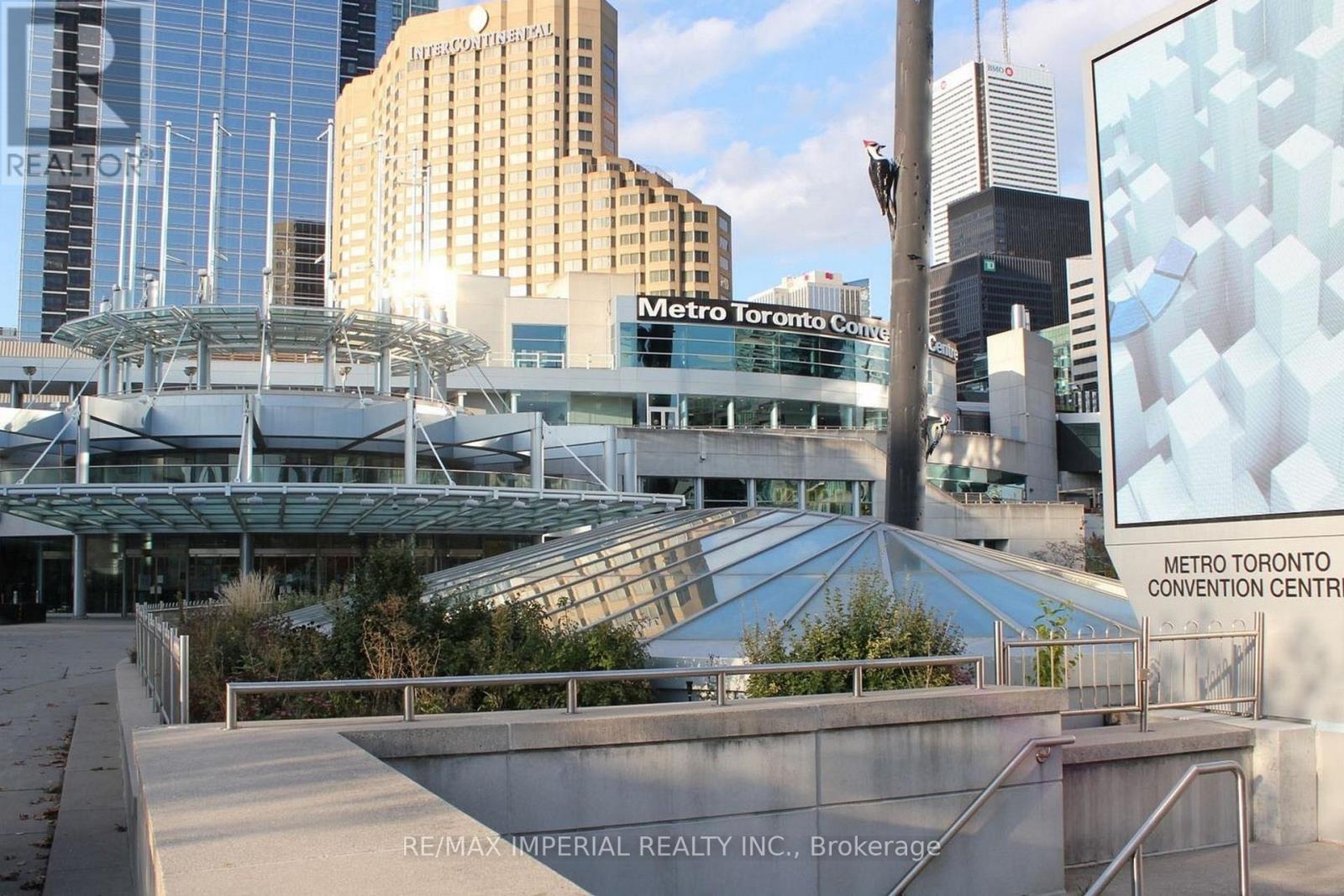 2306 - 21 Iceboat Terrace, Toronto, ON - Outdoor With Facade