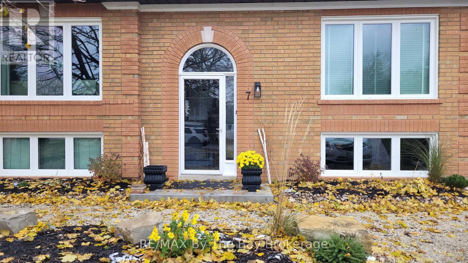 2 - 7 Harbour Crescent, Wasaga Beach, ON - Outdoor With Exterior