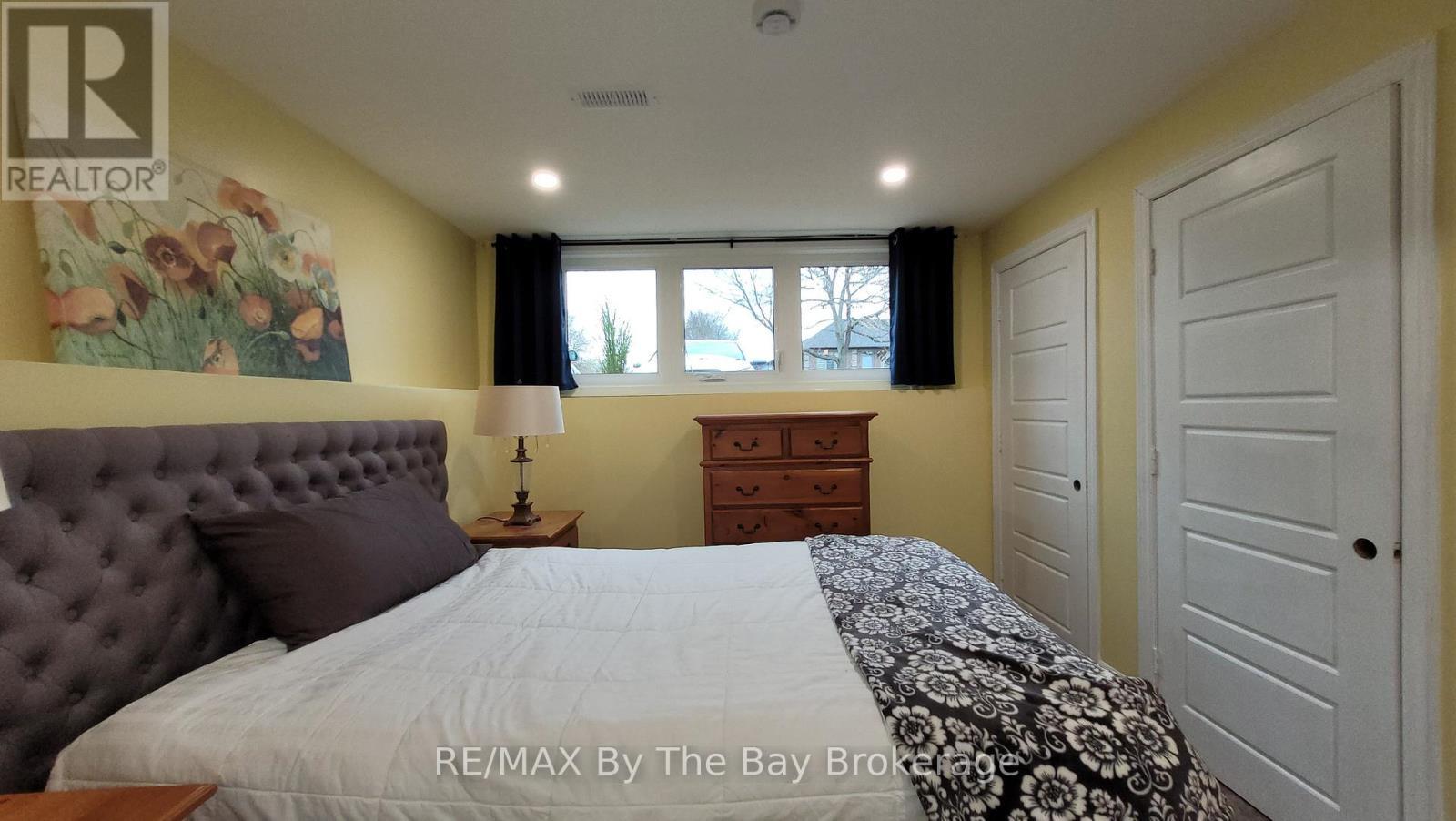 2 - 7 Harbour Crescent, Wasaga Beach, ON - Indoor Photo Showing Bedroom