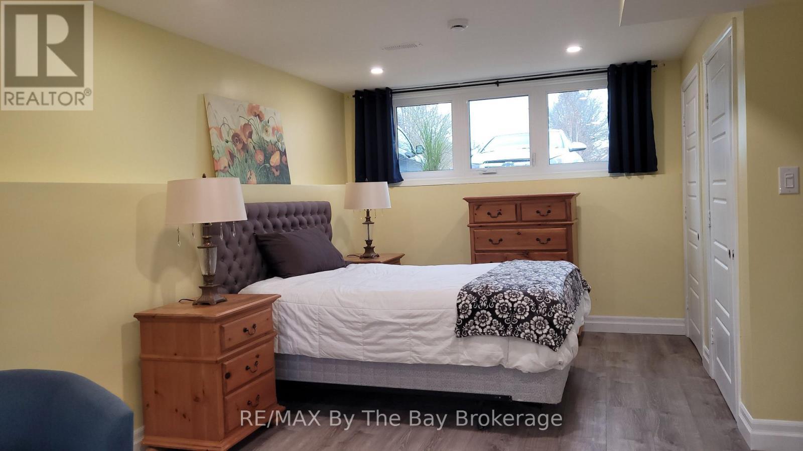 2 - 7 Harbour Crescent, Wasaga Beach, ON - Indoor Photo Showing Bedroom