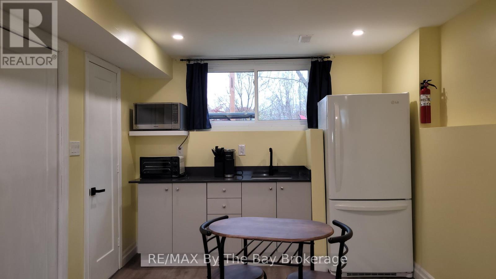 2 - 7 Harbour Crescent, Wasaga Beach, ON - Indoor