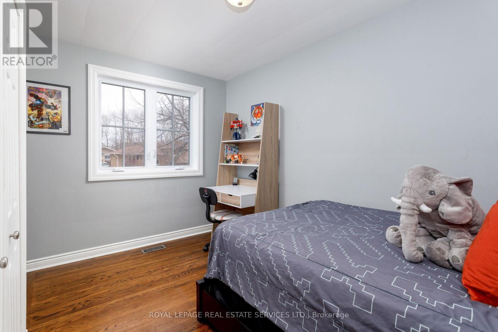 2088 Saxon Road, Oakville, ON - Indoor Photo Showing Bedroom