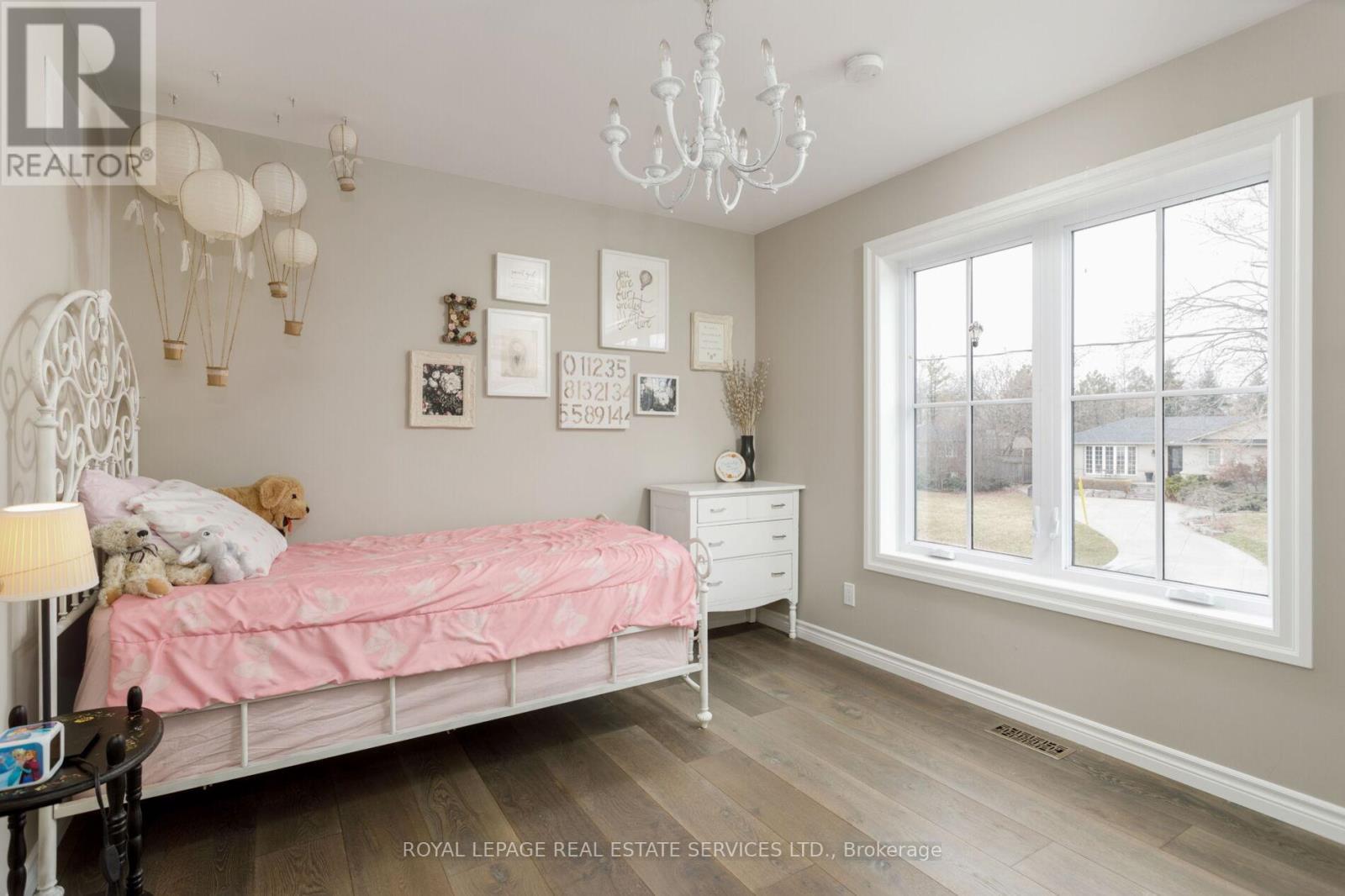 2088 Saxon Road, Oakville, ON - Indoor Photo Showing Bedroom
