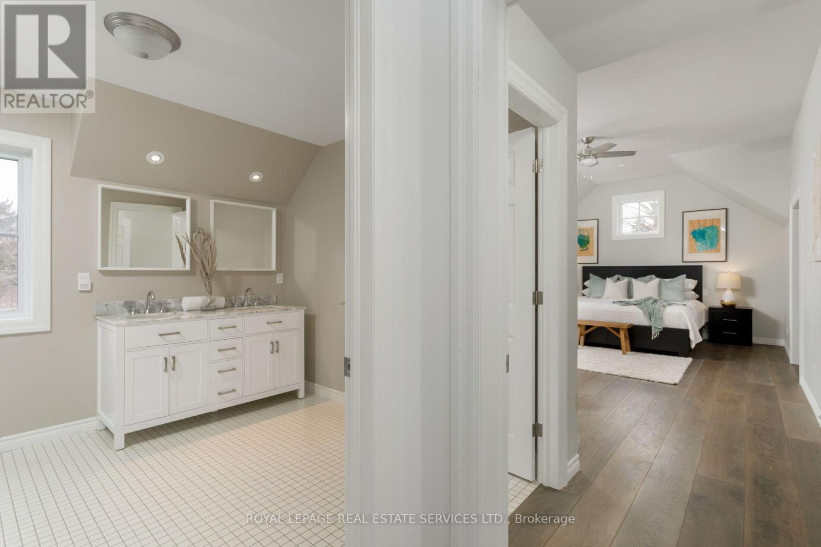 2088 Saxon Road, Oakville, ON - Indoor