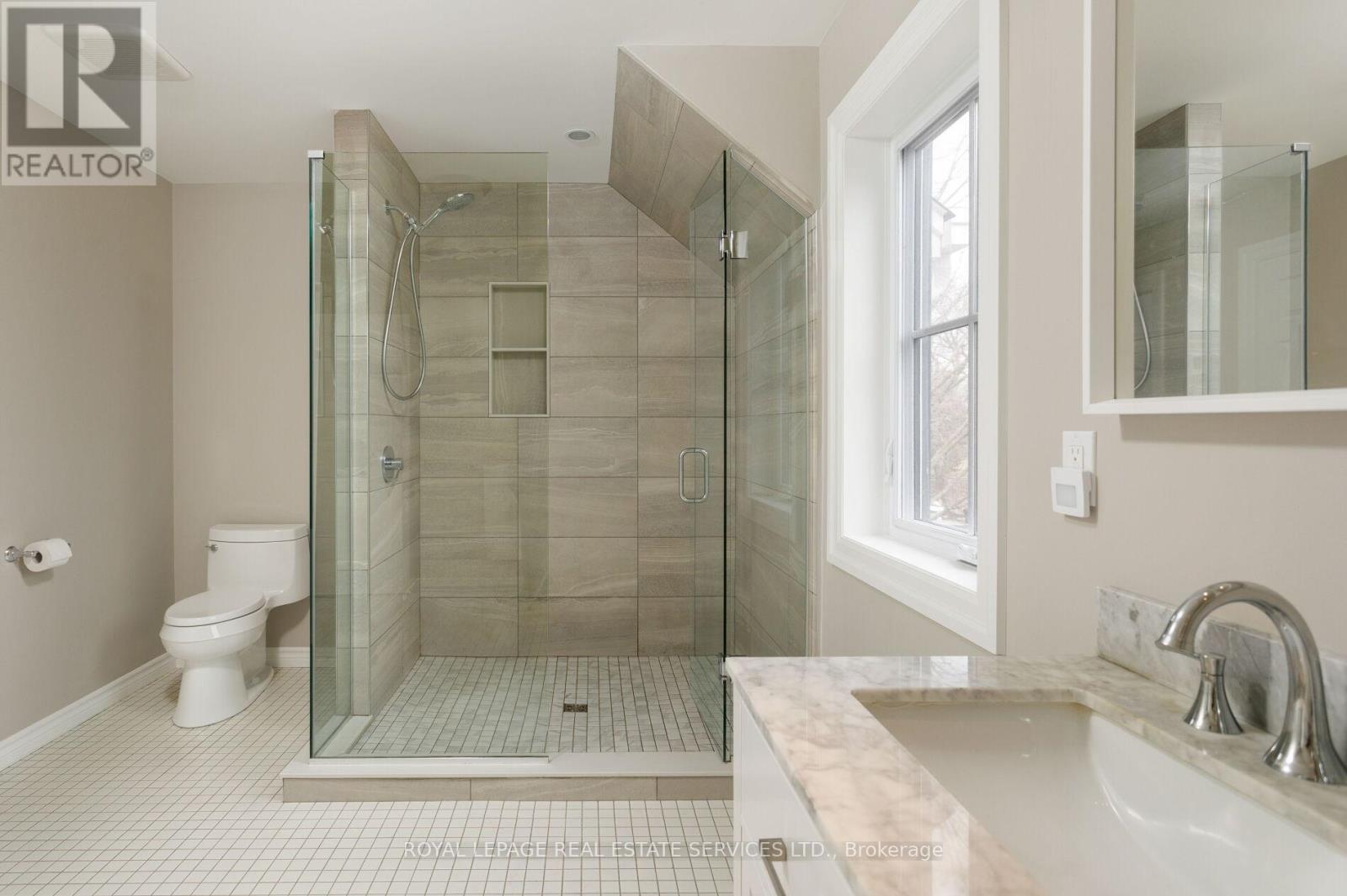2088 Saxon Road, Oakville, ON - Indoor Photo Showing Bathroom
