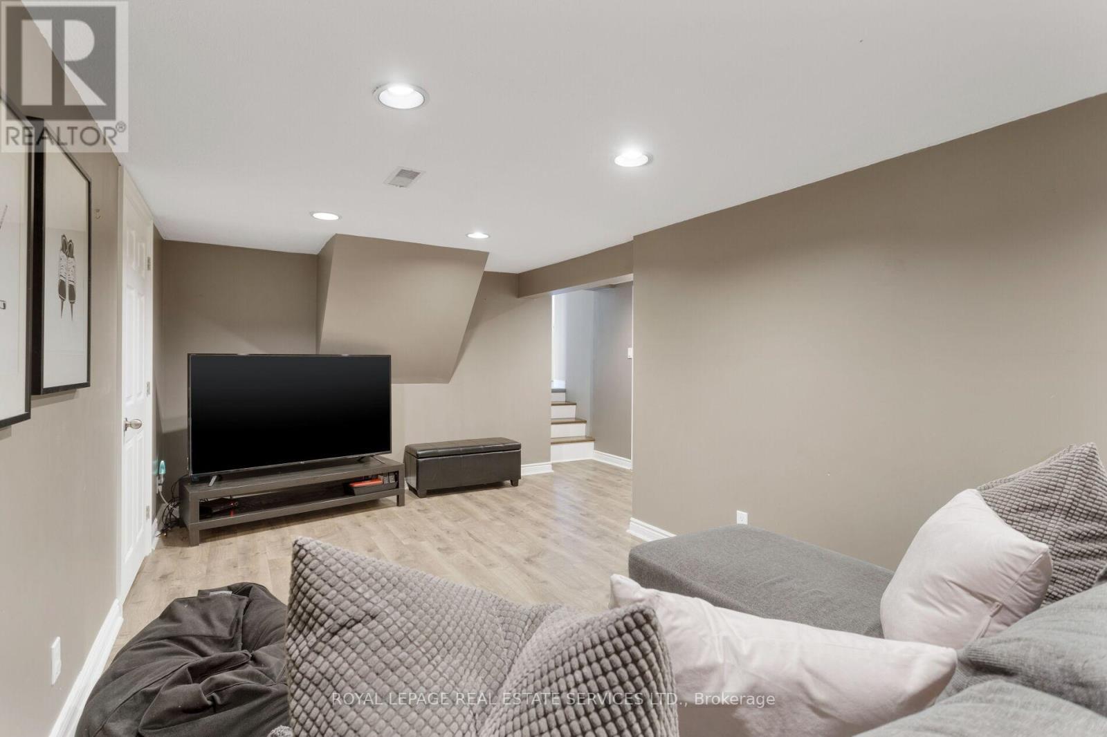 2088 Saxon Road, Oakville, ON - Indoor