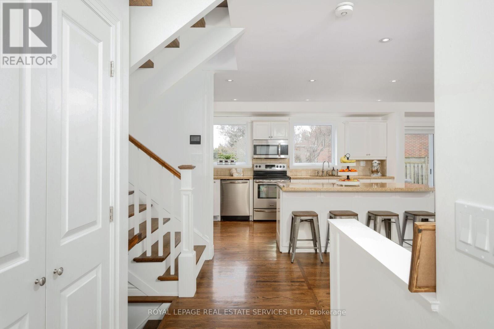 2088 Saxon Road, Oakville, ON - Indoor