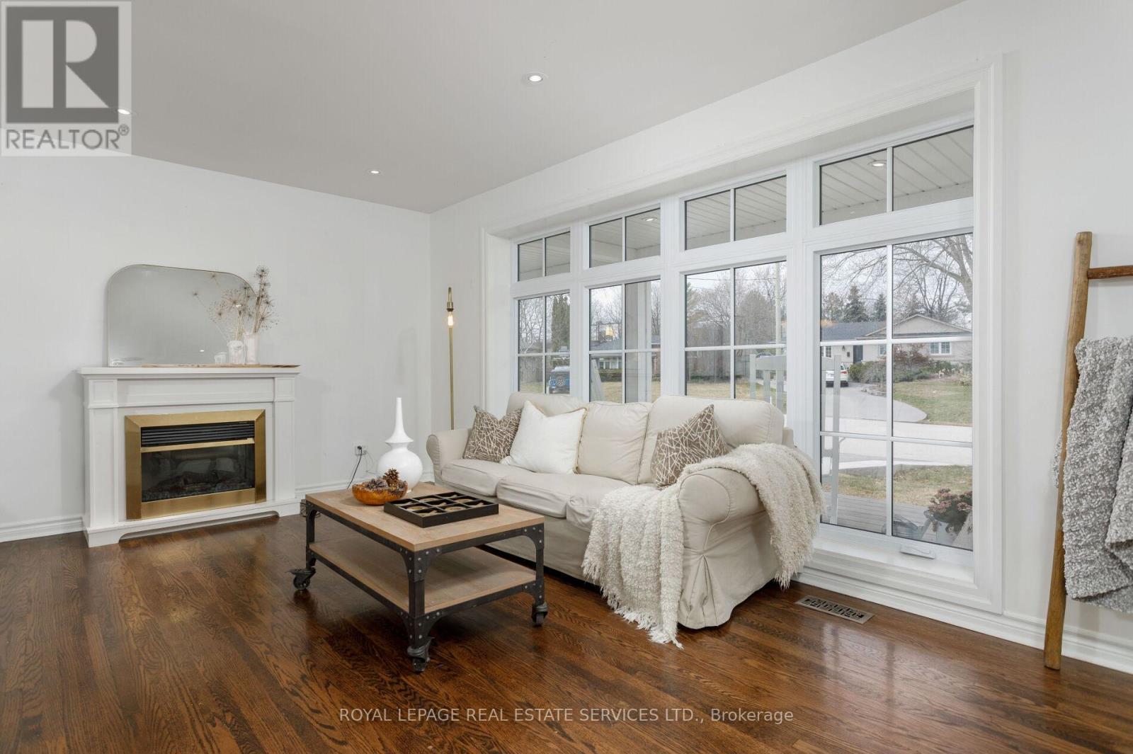 2088 Saxon Road, Oakville, ON - Indoor Photo Showing Living Room With Fireplace