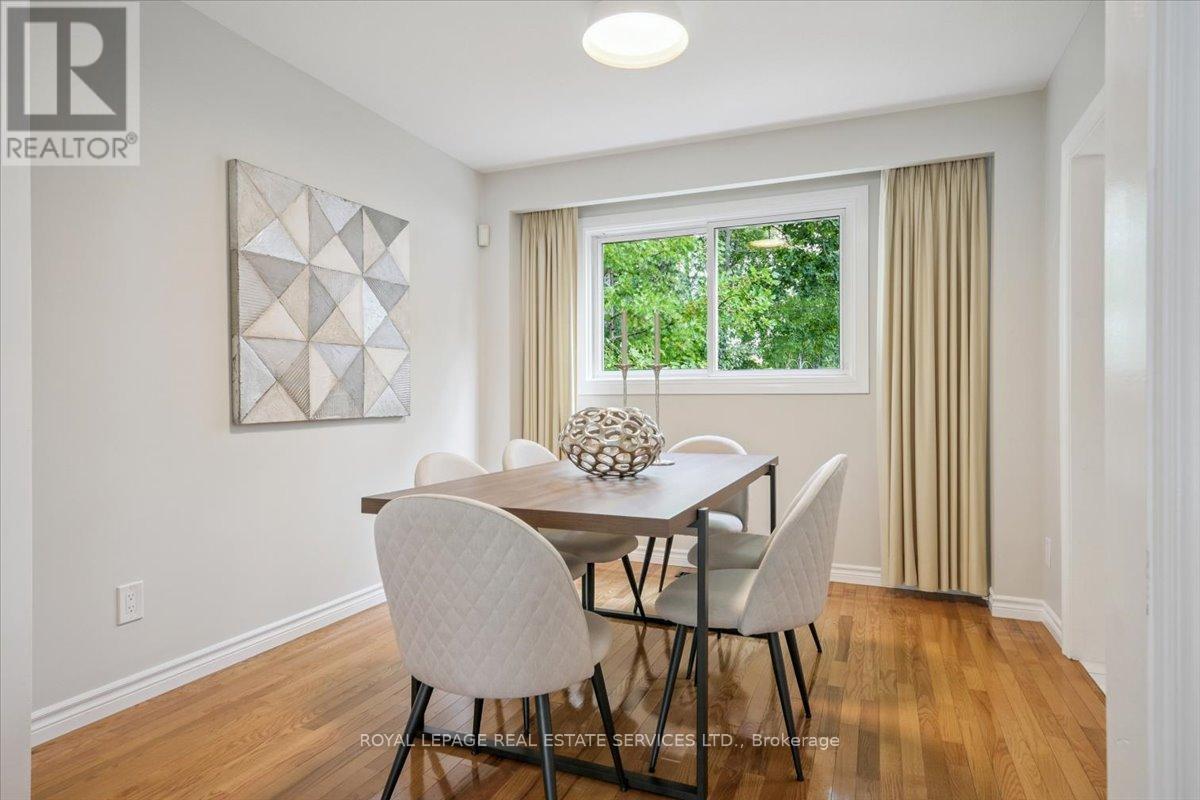 2340 Homelands Drive, Mississauga, ON - Indoor Photo Showing Dining Room