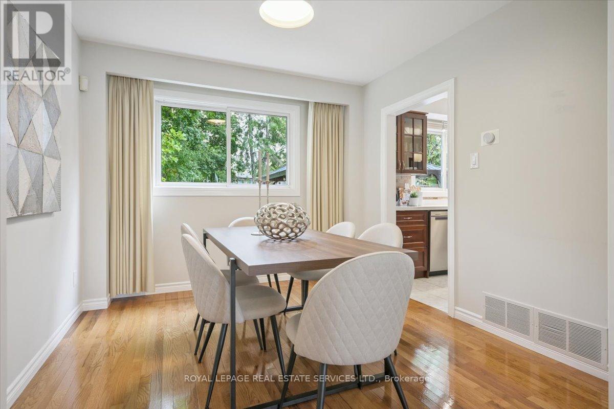 2340 Homelands Drive, Mississauga, ON - Indoor Photo Showing Dining Room