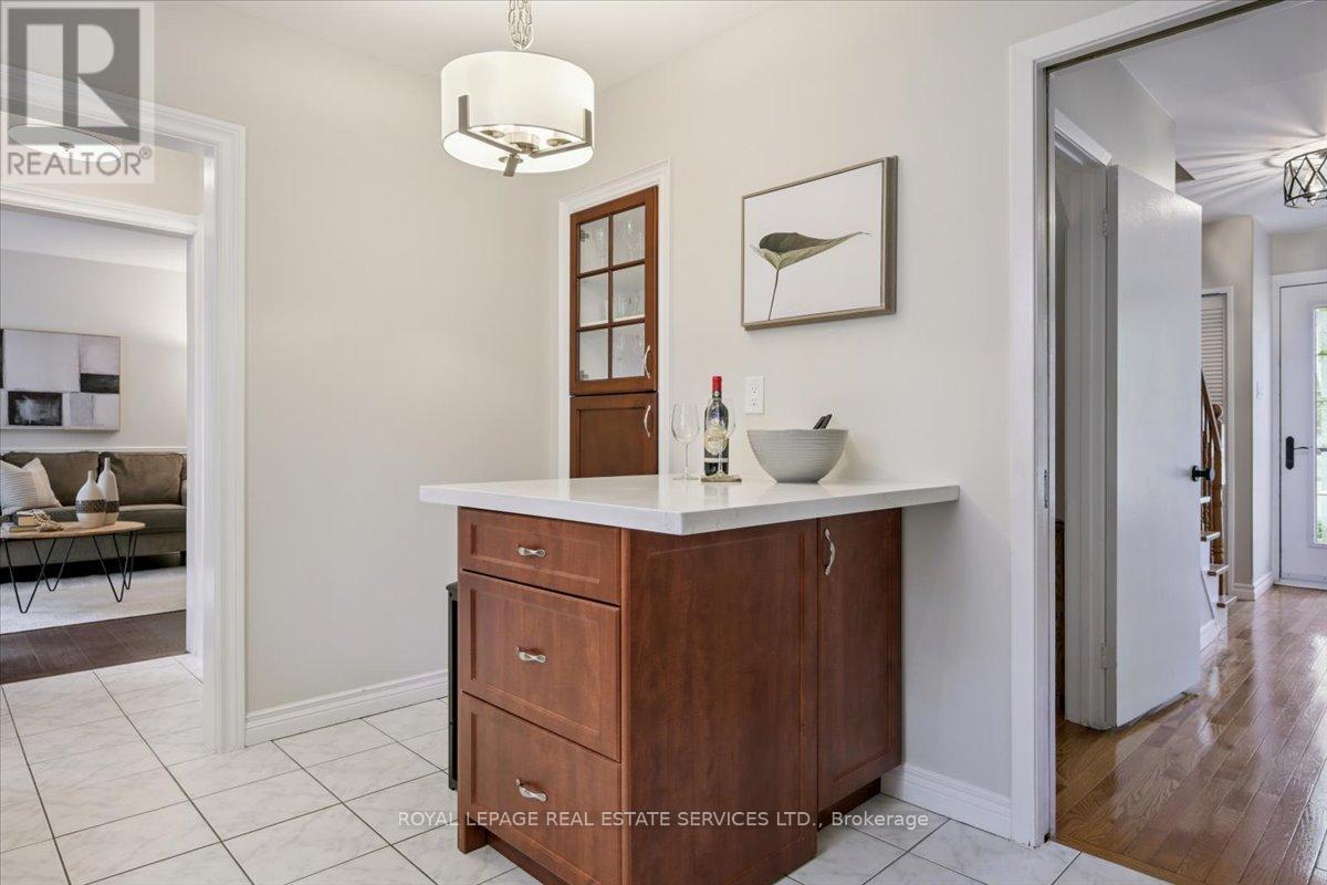 2340 Homelands Drive, Mississauga, ON - Indoor Photo Showing Other Room