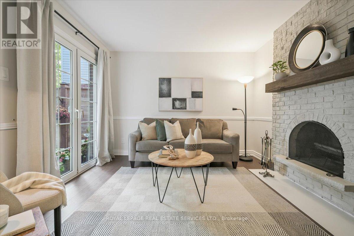 2340 Homelands Drive, Mississauga, ON - Indoor Photo Showing Living Room With Fireplace