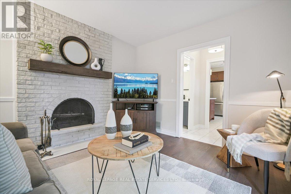 2340 Homelands Drive, Mississauga, ON - Indoor Photo Showing Living Room With Fireplace