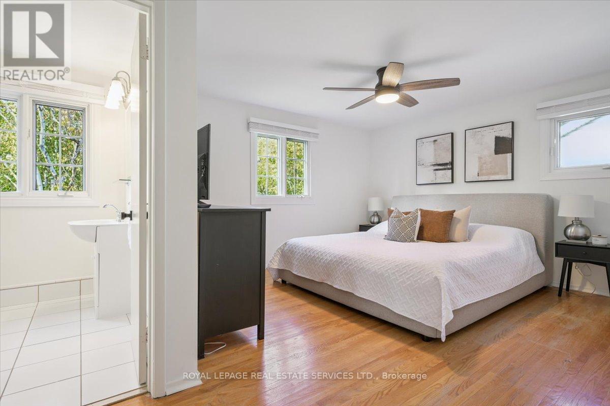 2340 Homelands Drive, Mississauga, ON - Indoor Photo Showing Bedroom