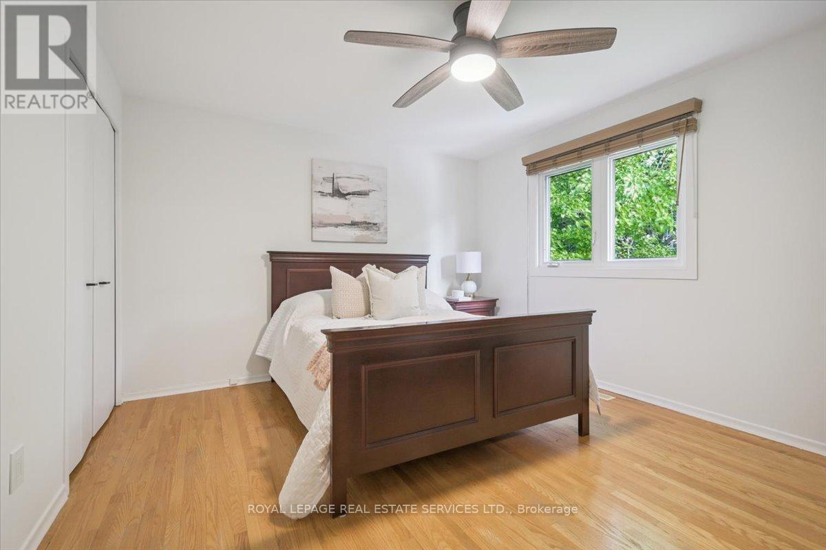 2340 Homelands Drive, Mississauga, ON - Indoor Photo Showing Bedroom