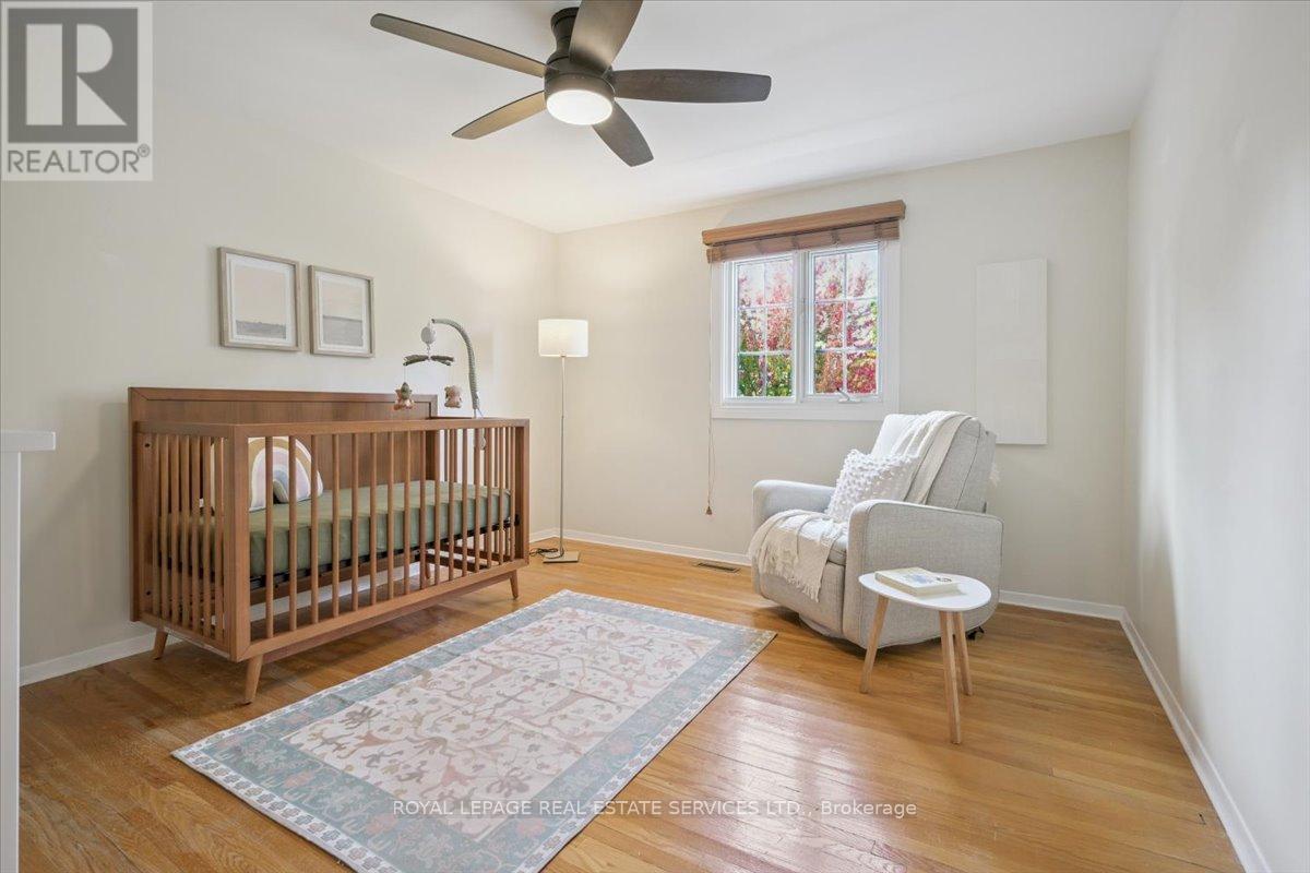 2340 Homelands Drive, Mississauga, ON - Indoor Photo Showing Bedroom
