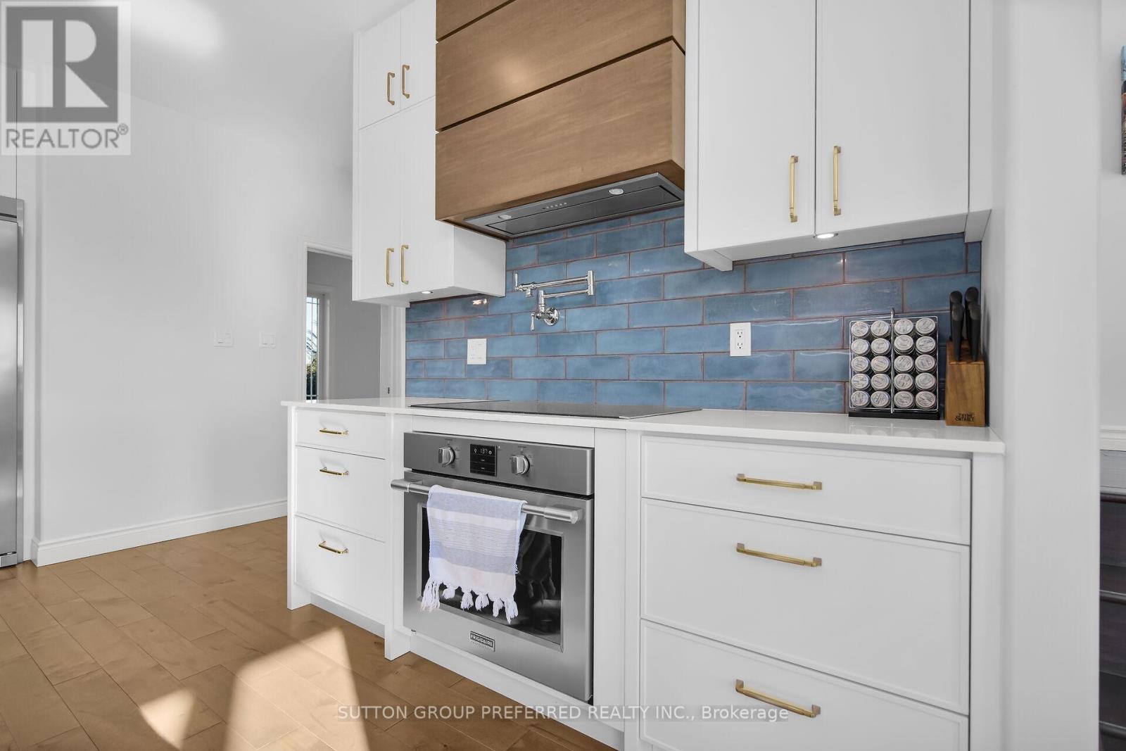 32439 Walnut Line, Dutton/Dunwich, ON - Indoor Photo Showing Kitchen