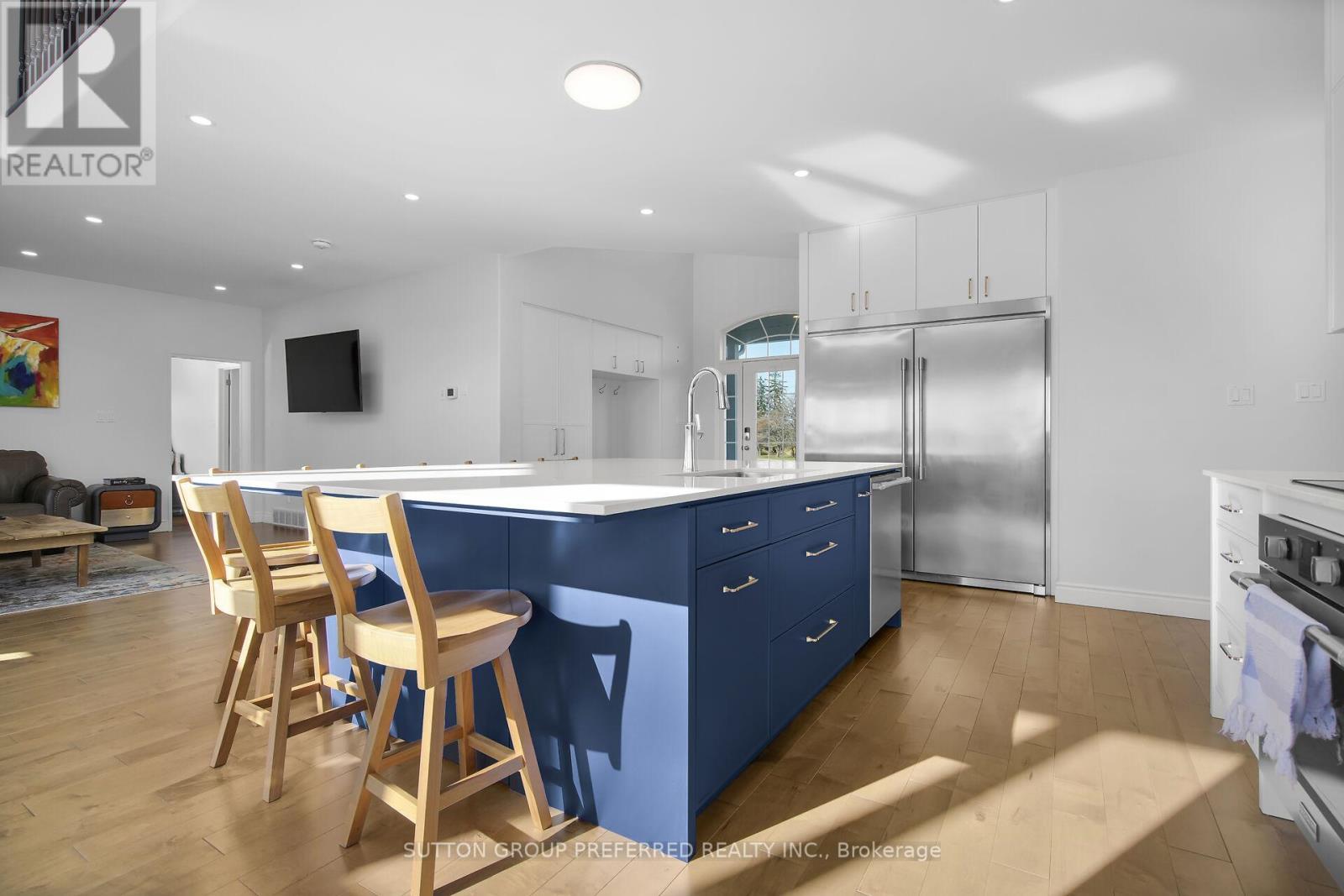 32439 Walnut Line, Dutton/Dunwich, ON - Indoor Photo Showing Kitchen With Upgraded Kitchen