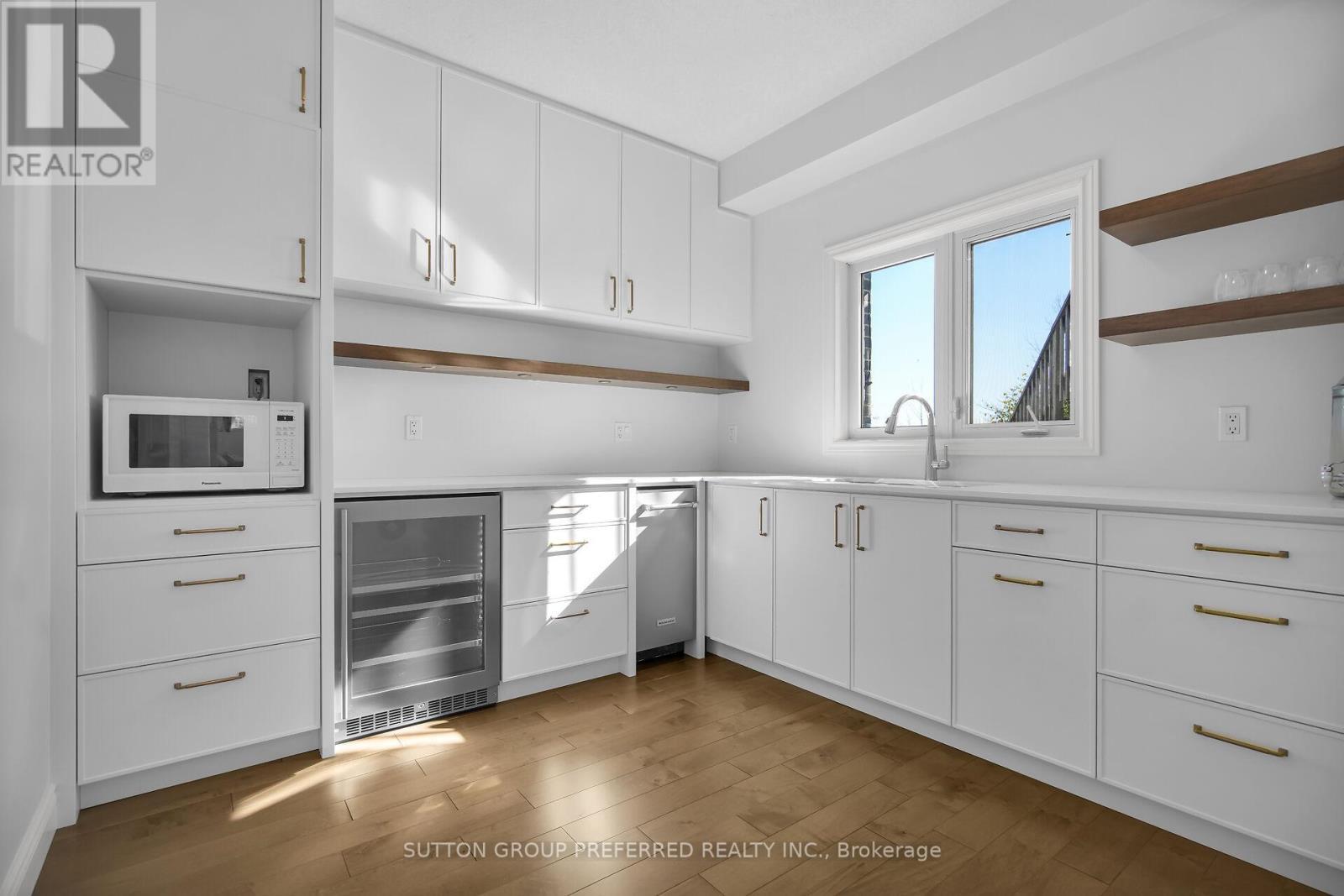 32439 Walnut Line, Dutton/Dunwich, ON - Indoor Photo Showing Kitchen