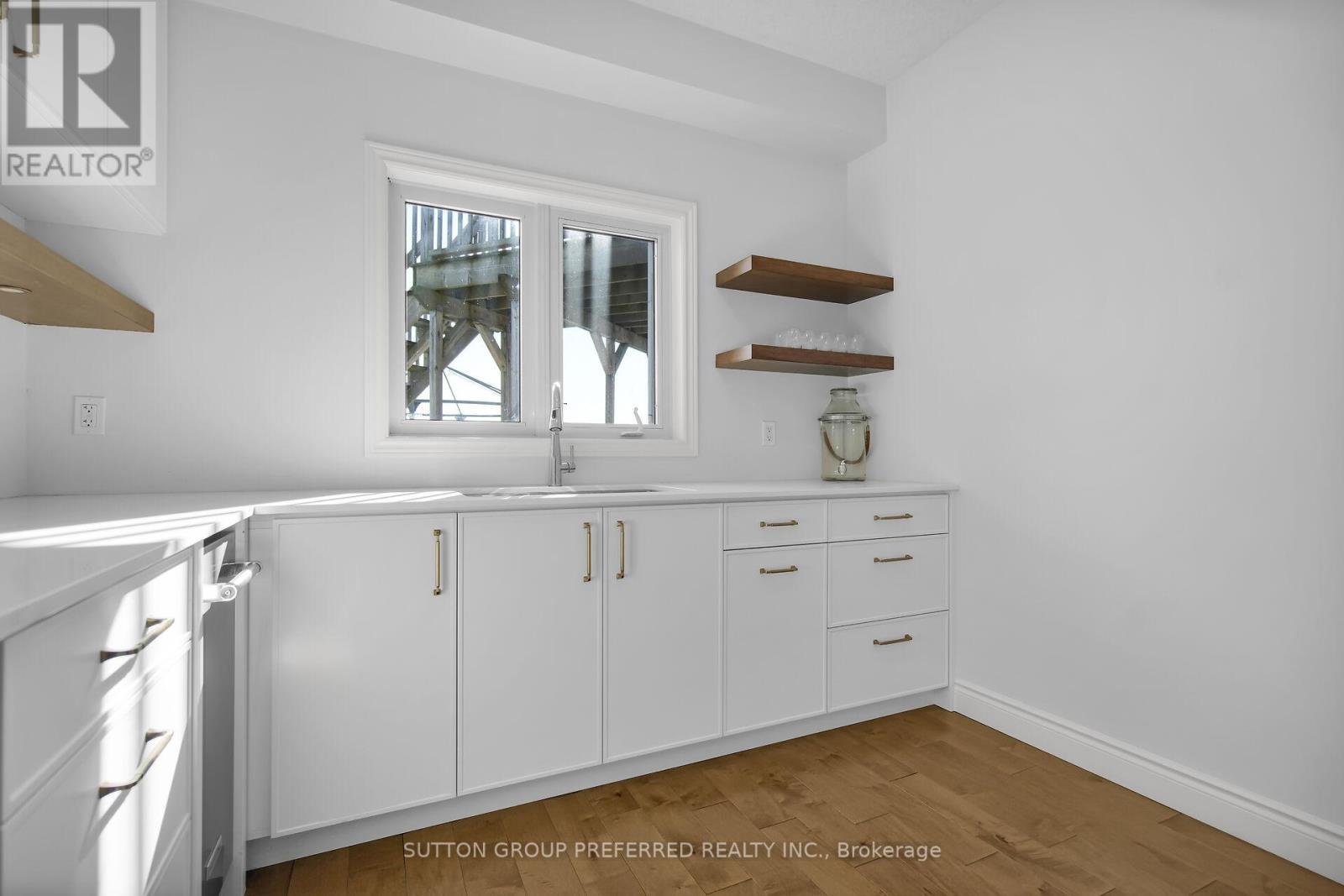 32439 Walnut Line, Dutton/Dunwich, ON - Indoor Photo Showing Other Room