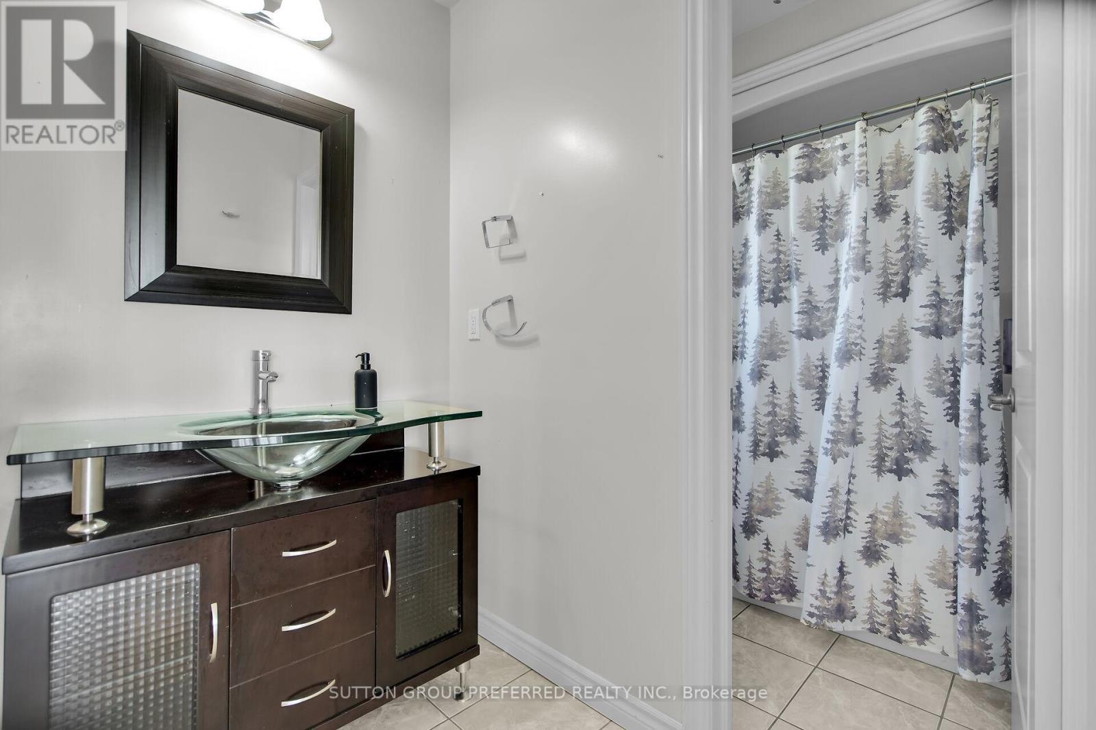 32439 Walnut Line, Dutton/Dunwich, ON - Indoor Photo Showing Bathroom