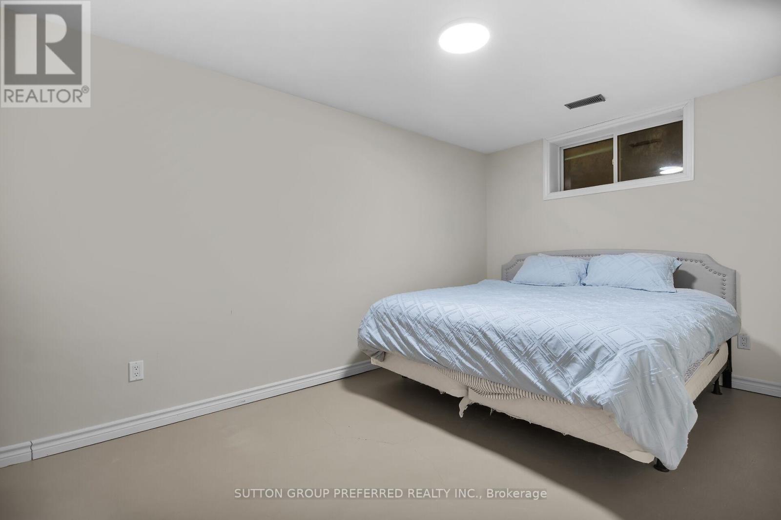 32439 Walnut Line, Dutton/Dunwich, ON - Indoor Photo Showing Bedroom