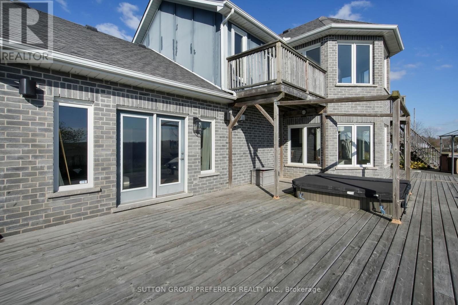 32439 Walnut Line, Dutton/Dunwich, ON - Outdoor With Deck Patio Veranda