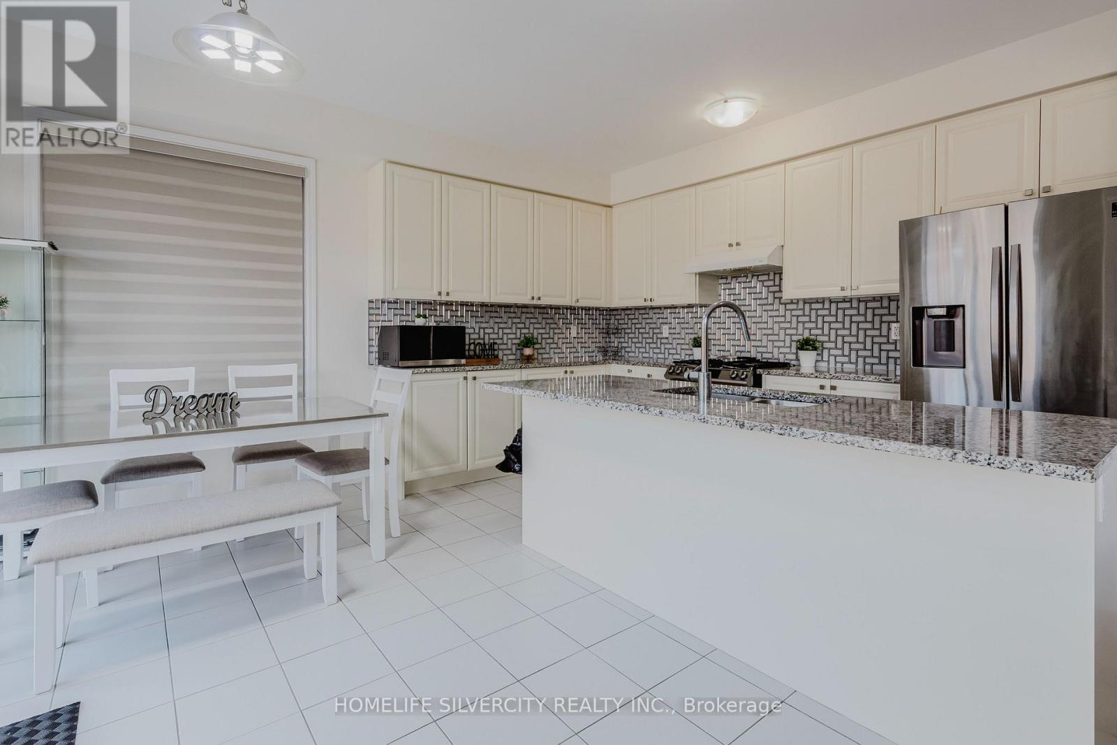 256 Bedrock Drive, Hamilton, ON - Indoor Photo Showing Kitchen With Stainless Steel Kitchen With Upgraded Kitchen