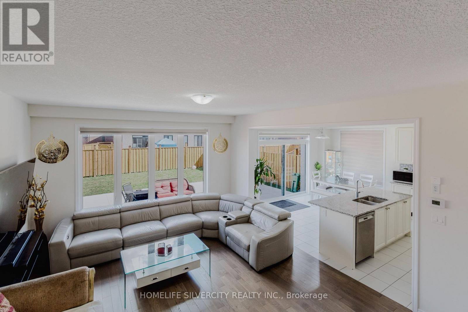 256 Bedrock Drive, Hamilton, ON - Indoor Photo Showing Living Room