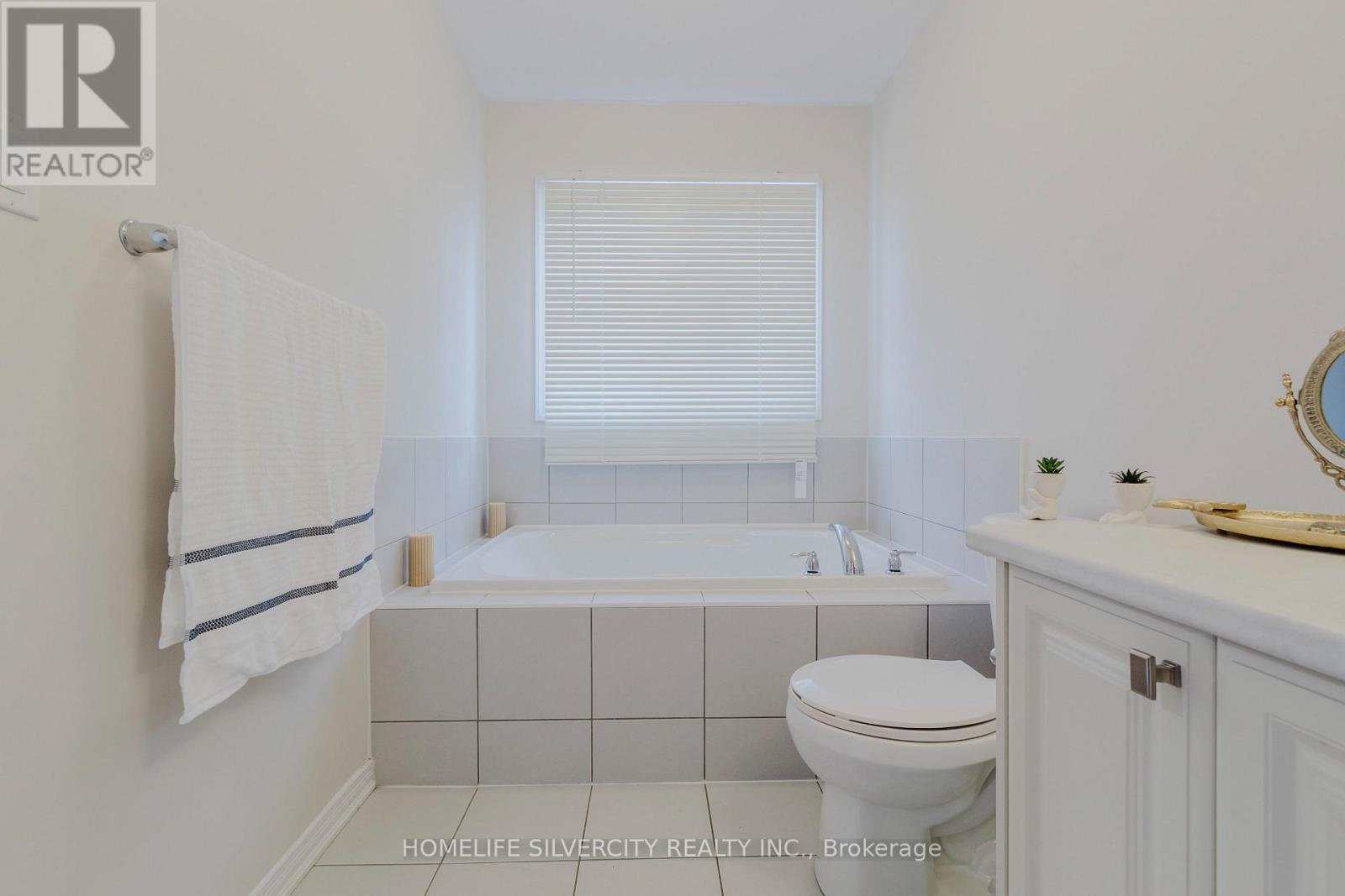 256 Bedrock Drive, Hamilton, ON - Indoor Photo Showing Bathroom