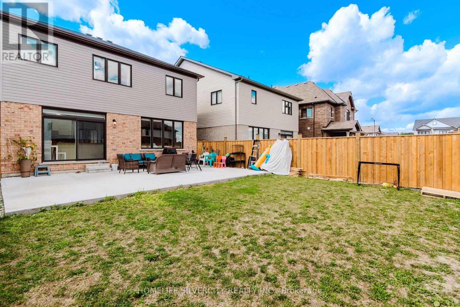 256 Bedrock Drive, Hamilton, ON - Outdoor